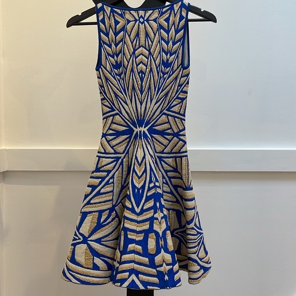 GIG Body-con style blue gold tan patterned flare dress Small - fits like XS - Picture 5 of 8